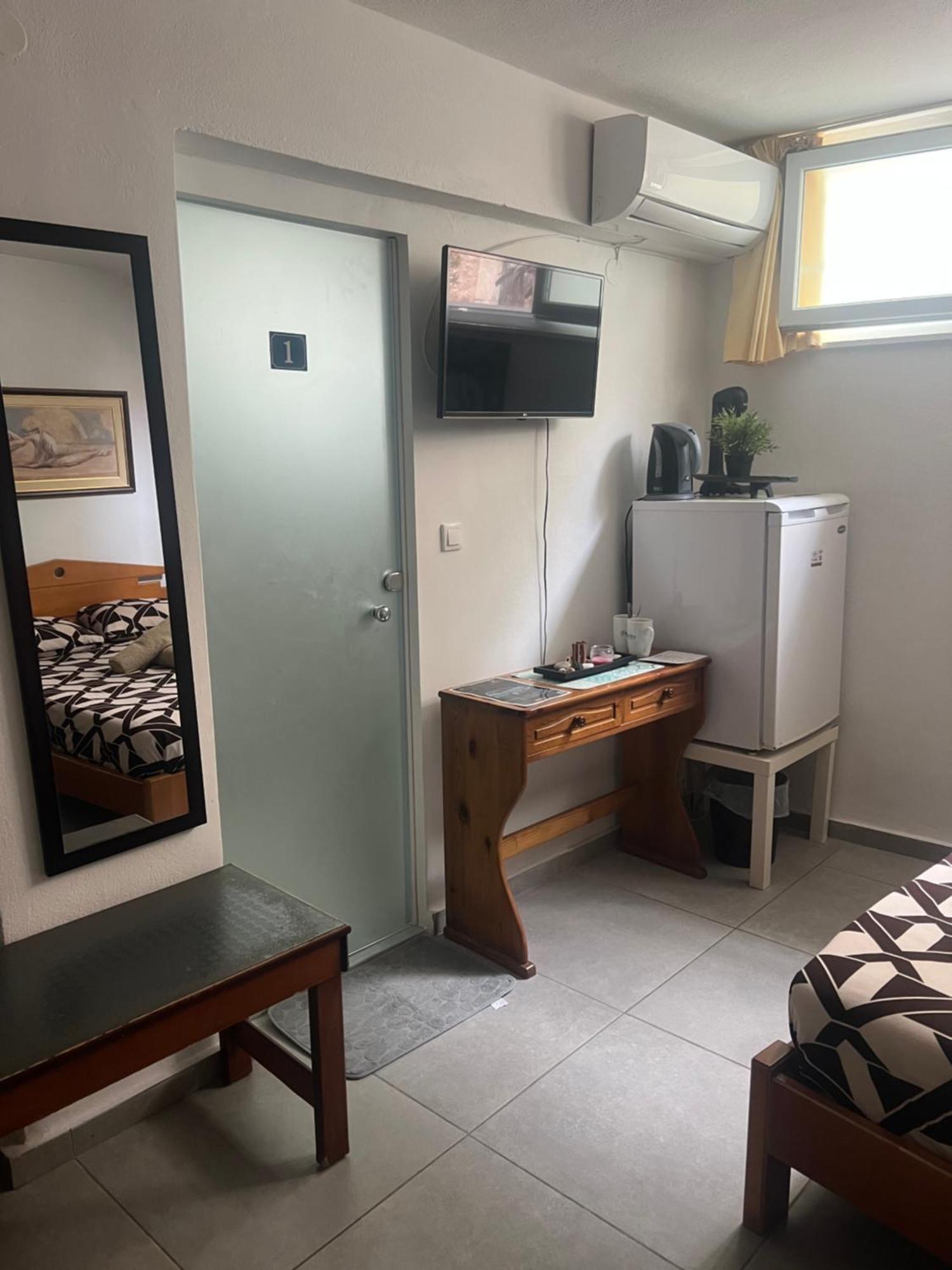 Centrally Located Private Rooms Heraklion  ภายนอก รูปภาพ